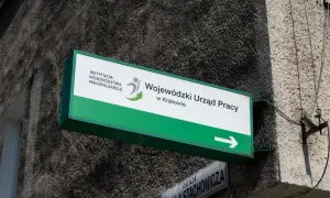 Tablica Wojewódzkiego Urzędu Pracy w Krakowie. Dowiedz się, komu nie przysługuje zasiłek dla bezrobotnych.