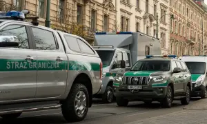 Samochody Straży Granicznej na ulicy. Czy zarobki funkcjonariuszy są adekwatne do ich służby?