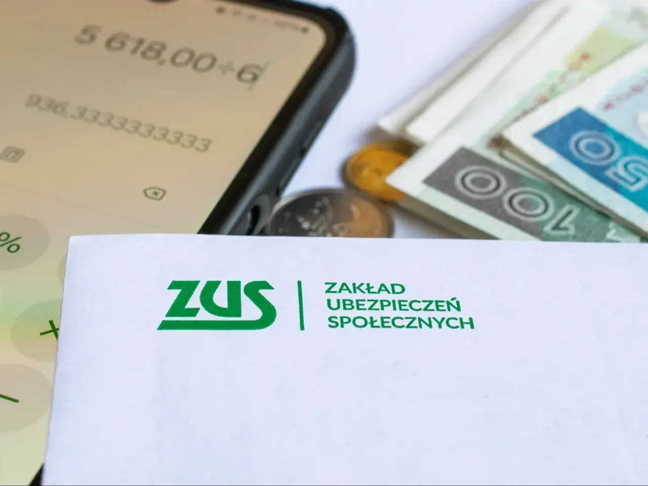 ZUS i pieniądze na koncie. Obliczenia wskazują na potencjalne odszkodowanie z ZUS.